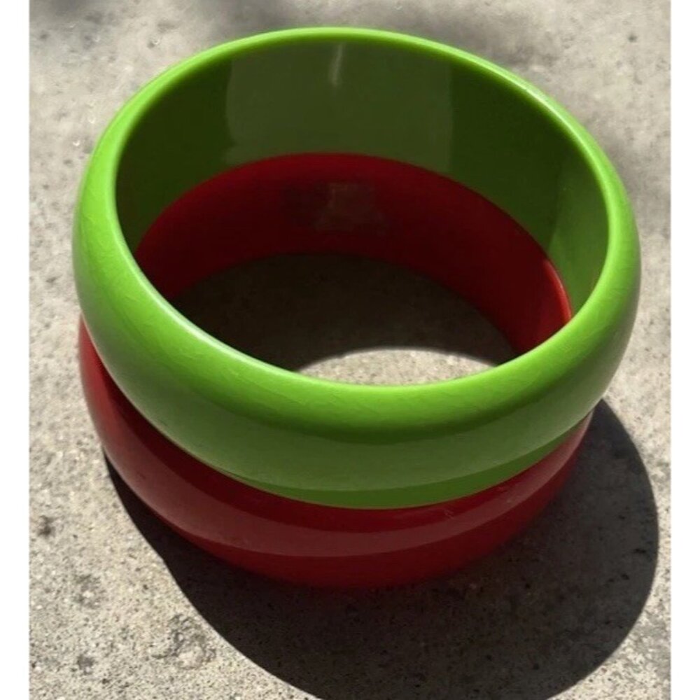Vintage Red and Green Bangle Bracelet Lucite 1960s Women’s Sz 8” Quality